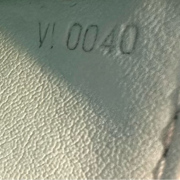 💯Louis Vuitton Rare Vintage long clutch vernis patent leather - Picture 13 of 13